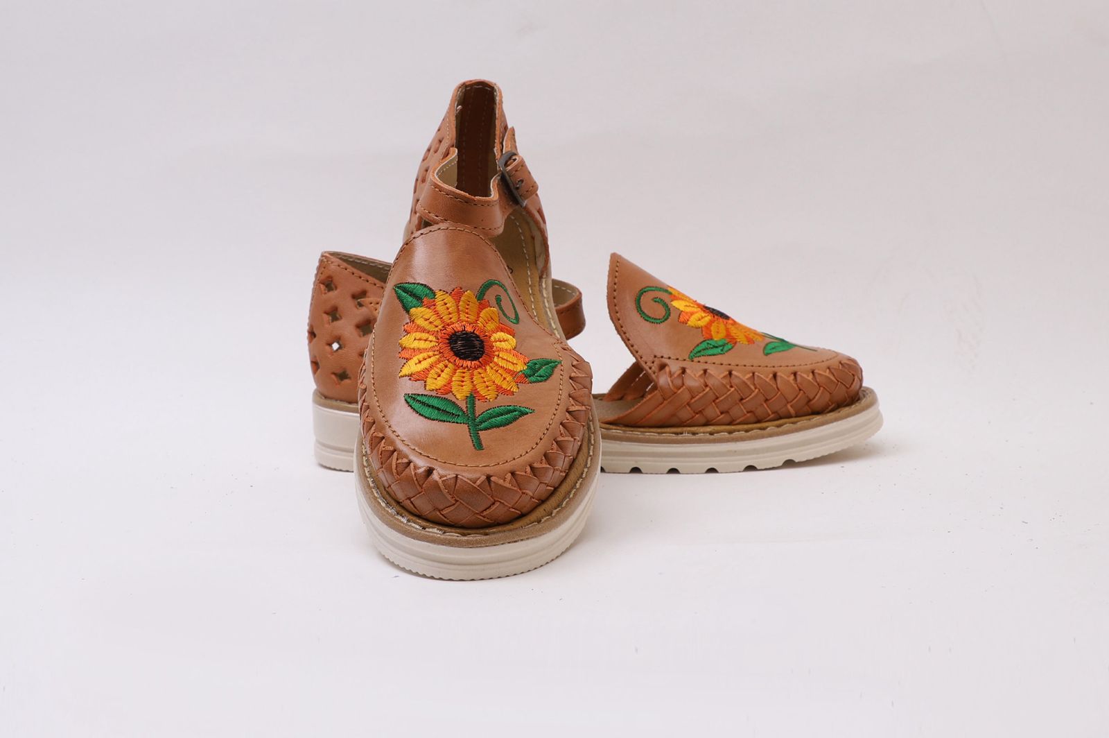 Huarache Girasol para dama, tejido y bordado con girasol